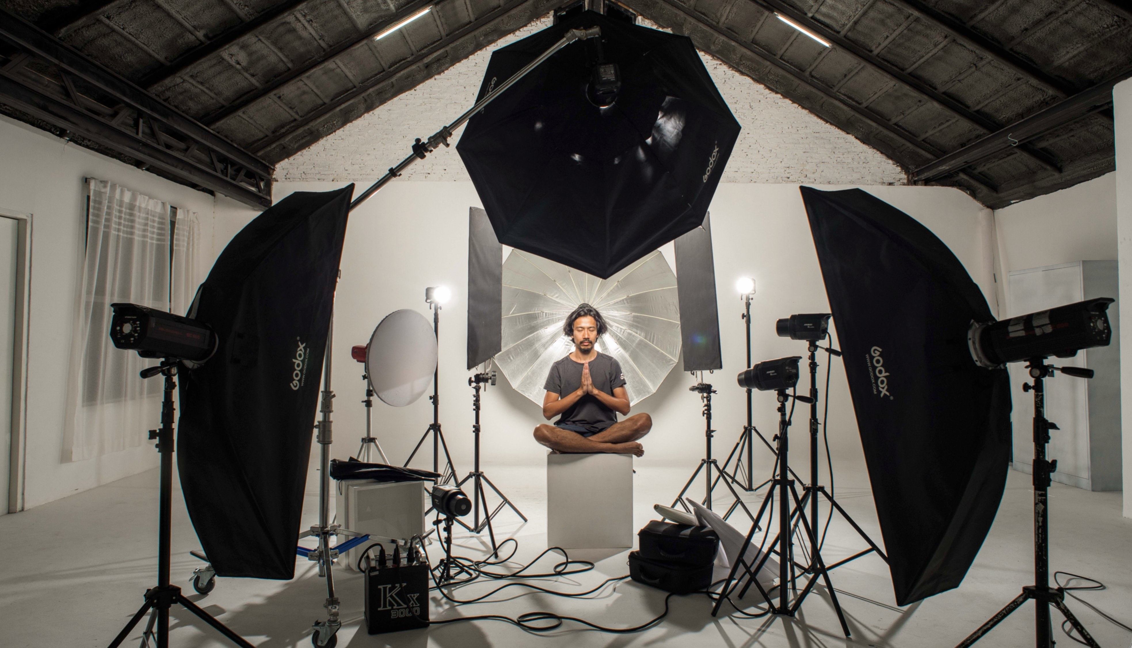 Ravin Vichien in studio